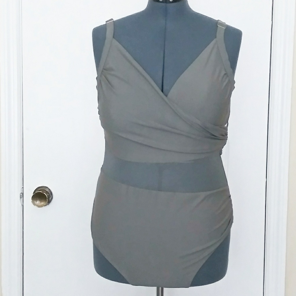 Striking Plus Pize Swimsuit SZ-4X